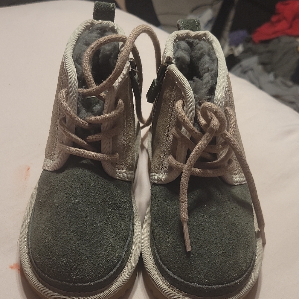 Kids UGGS Green Suede Boots SIZE 11C